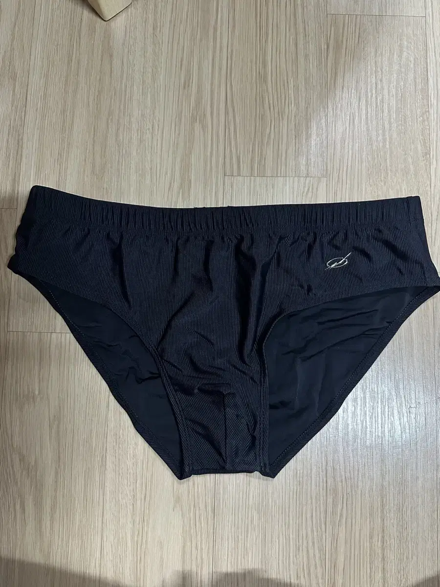 51퍼센트 (51percent) logo swim brief 남자 수영복